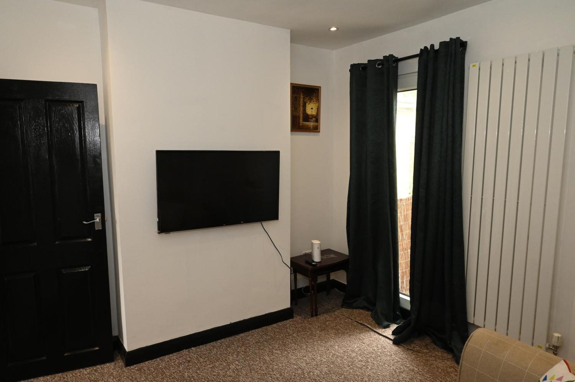 Cozy Luton Apartment Chatham  Bagian luar foto