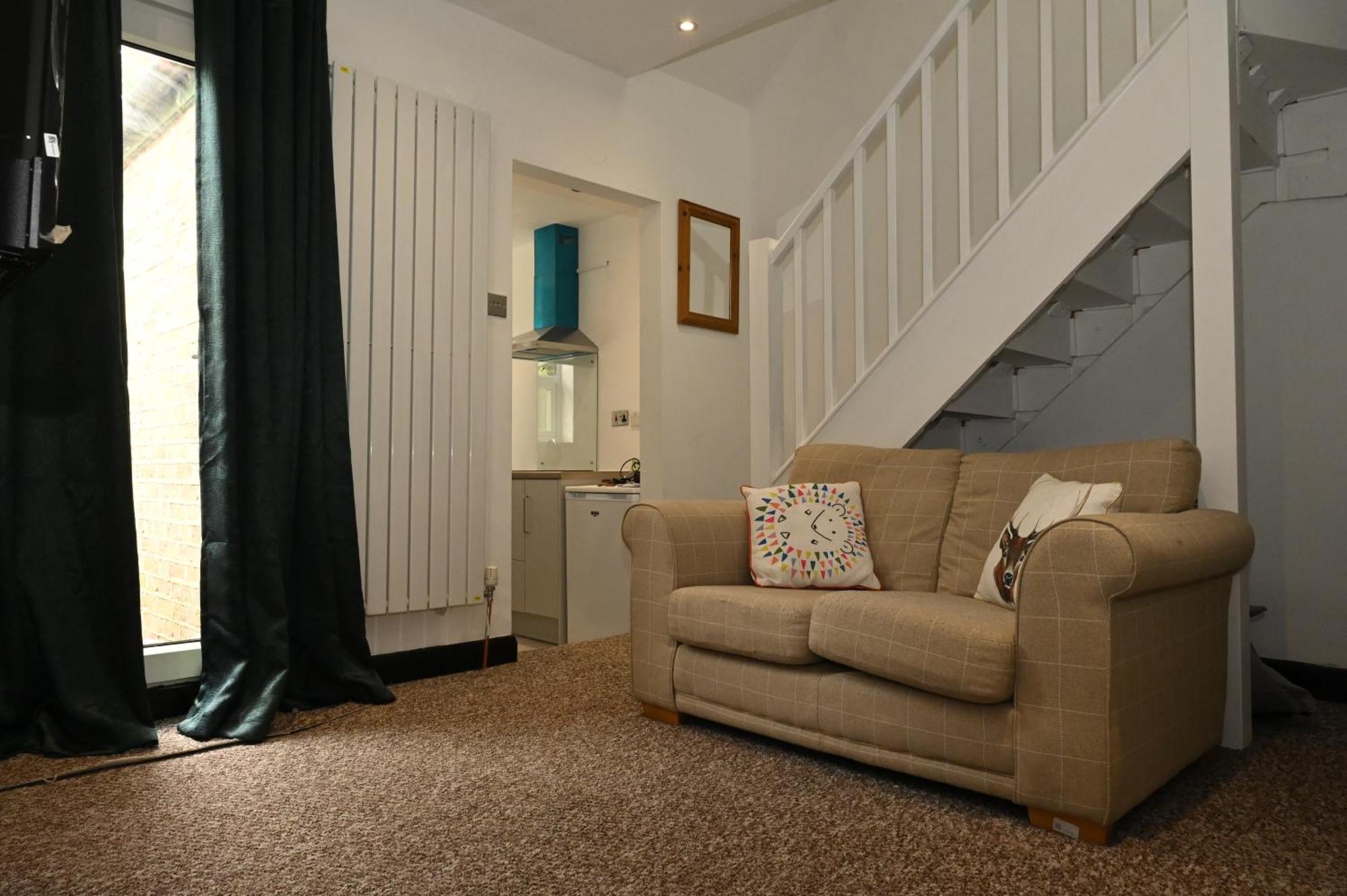Cozy Luton Apartment Chatham  Bagian luar foto