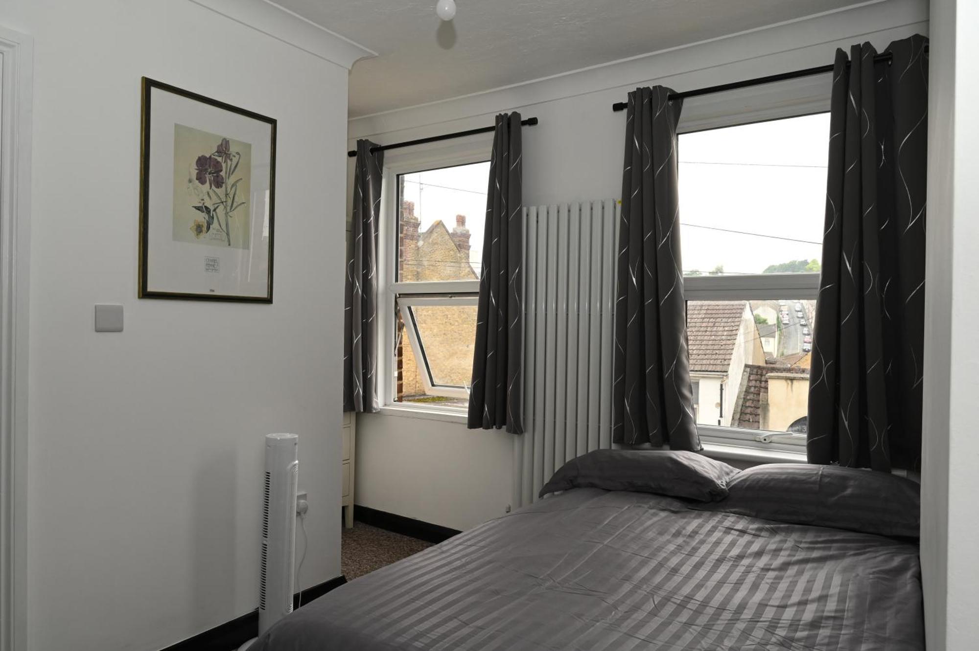 Cozy Luton Apartment Chatham  Bagian luar foto